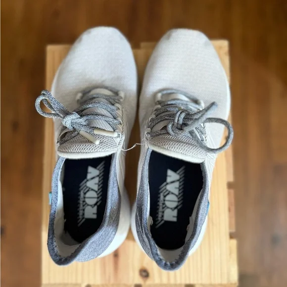 New Balance Light Gray Athletic Shoes - Picture 5 of 6